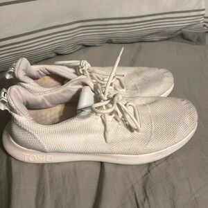 White Tomo golf shoes. Size Men 11.